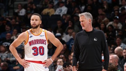 开云体育官网-库里复苏主宰关键时刻，科尔拨乱反正板凳帮觉醒