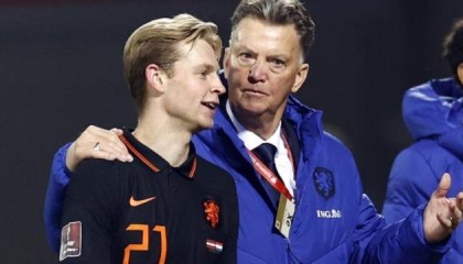 体育资讯-范加尔：没感到冷却很恼火 首秀边锋举动不可思议