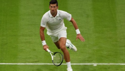 开云官网-德约状态低迷仍涉险过关 赢得温网80胜再创一纪录