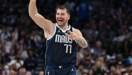 体育直播-东契奇神奇三分一剑封喉 单场49分再启疯狂一季