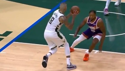 得赢球啊！库兹马点飞防守突破欧洲步上篮 已砍赛季新高33分！