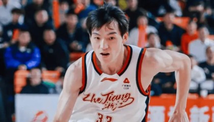 开云官网-吴前半场投篮3中2，三分2中1得到5分1篮板1助攻