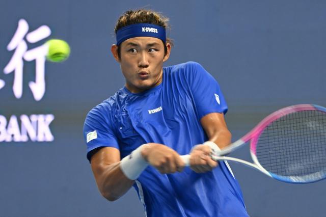 1727495024945088519.jpg (体育)(2)网球——中网:张之臻止步男单首轮XxjpseC007365_20240927_PEPFN0A001.jpg